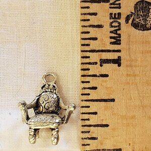 Bracelet Charm QUEEN OF HEARTS THRONE Chair Alice in Wonderland